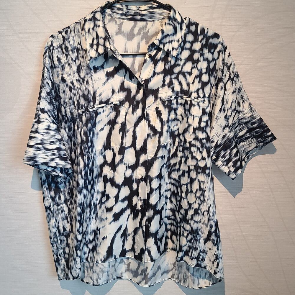 Elie Tahari Womens Medium 100% Silk Jaguar Print White Black Collared Blouse